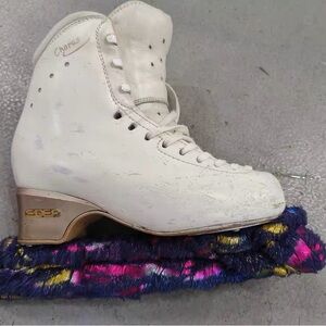 EDEA Chorus 235C Figure Skate Boot with MK Blades Professional Lite